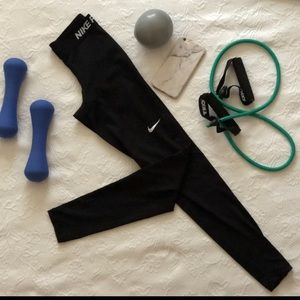 Nike Pants - NIKE PRO BLACK ATHLETIC LEGGINGS Nike Pants - NIKE PRO BLACK ATHLETIC LEGGINGS